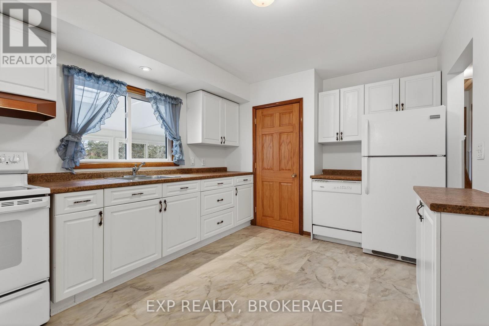 19 CONVAY CRESCENT - 13