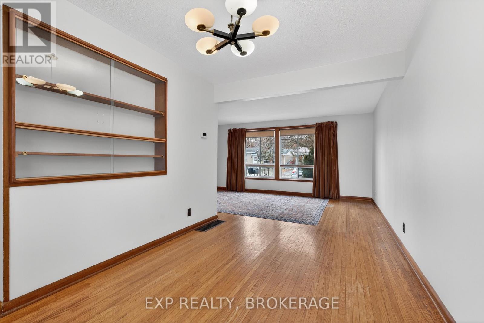 19 CONVAY CRESCENT - 11