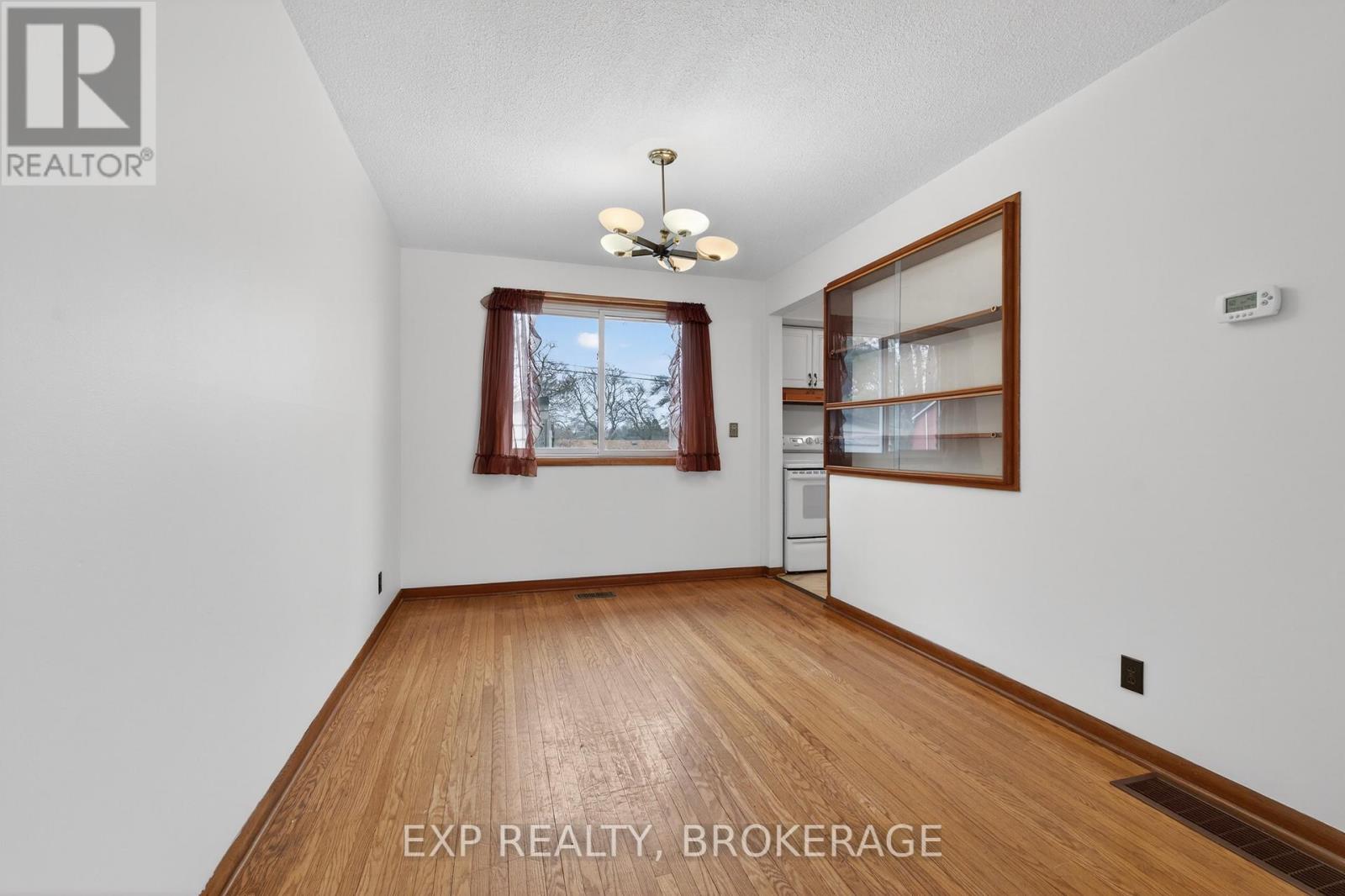 19 CONVAY CRESCENT - 10
