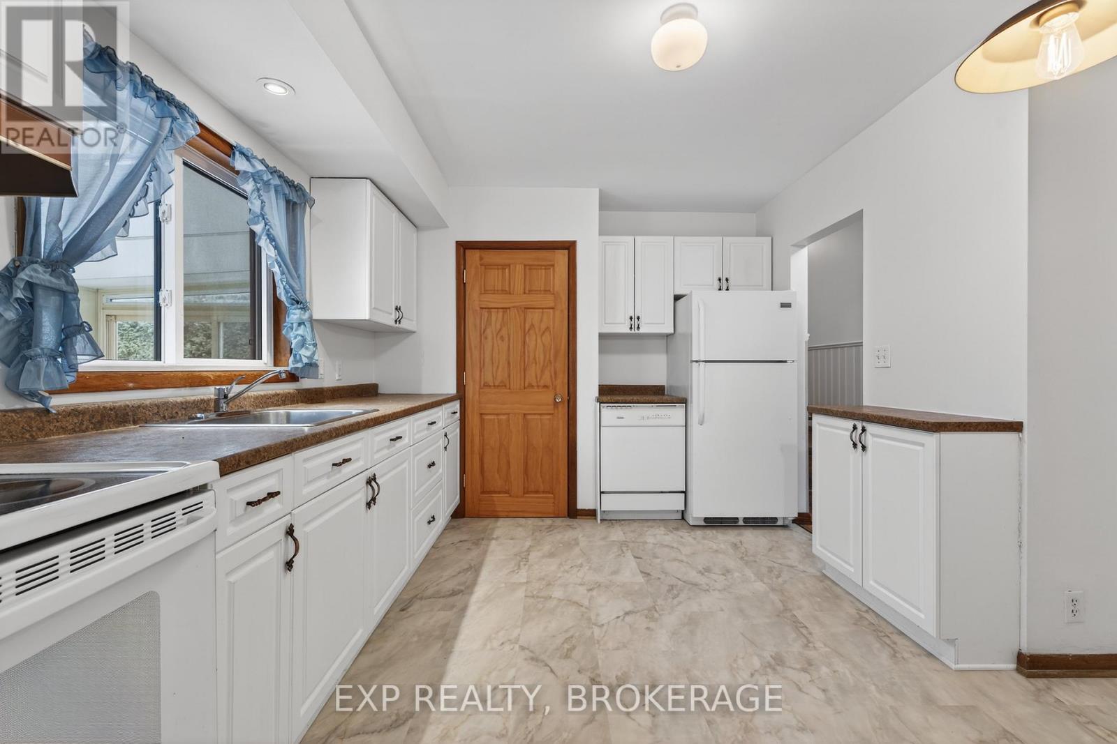 19 CONVAY CRESCENT - 12