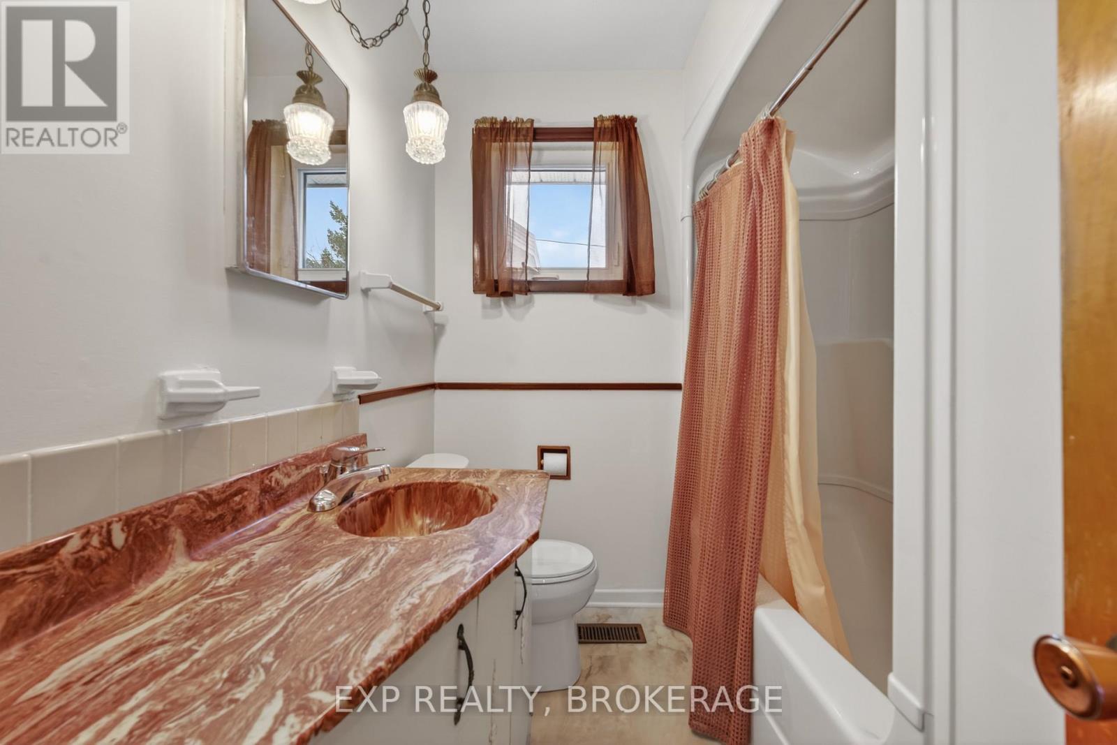 19 CONVAY CRESCENT - 19