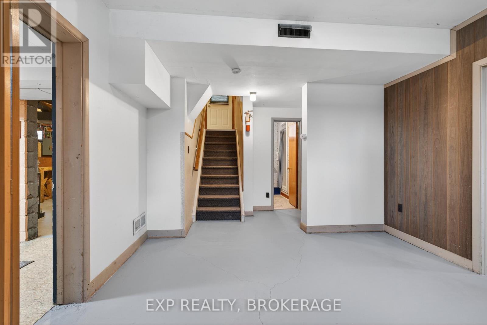 19 CONVAY CRESCENT - 28