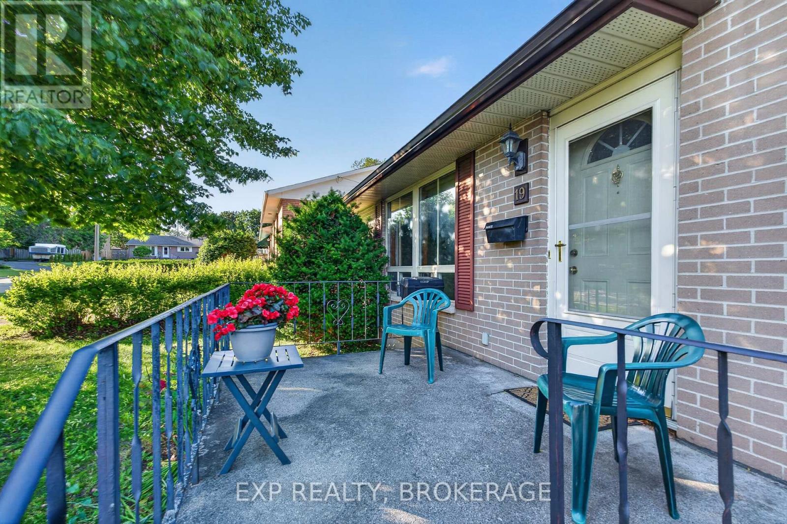 19 CONVAY CRESCENT - 3