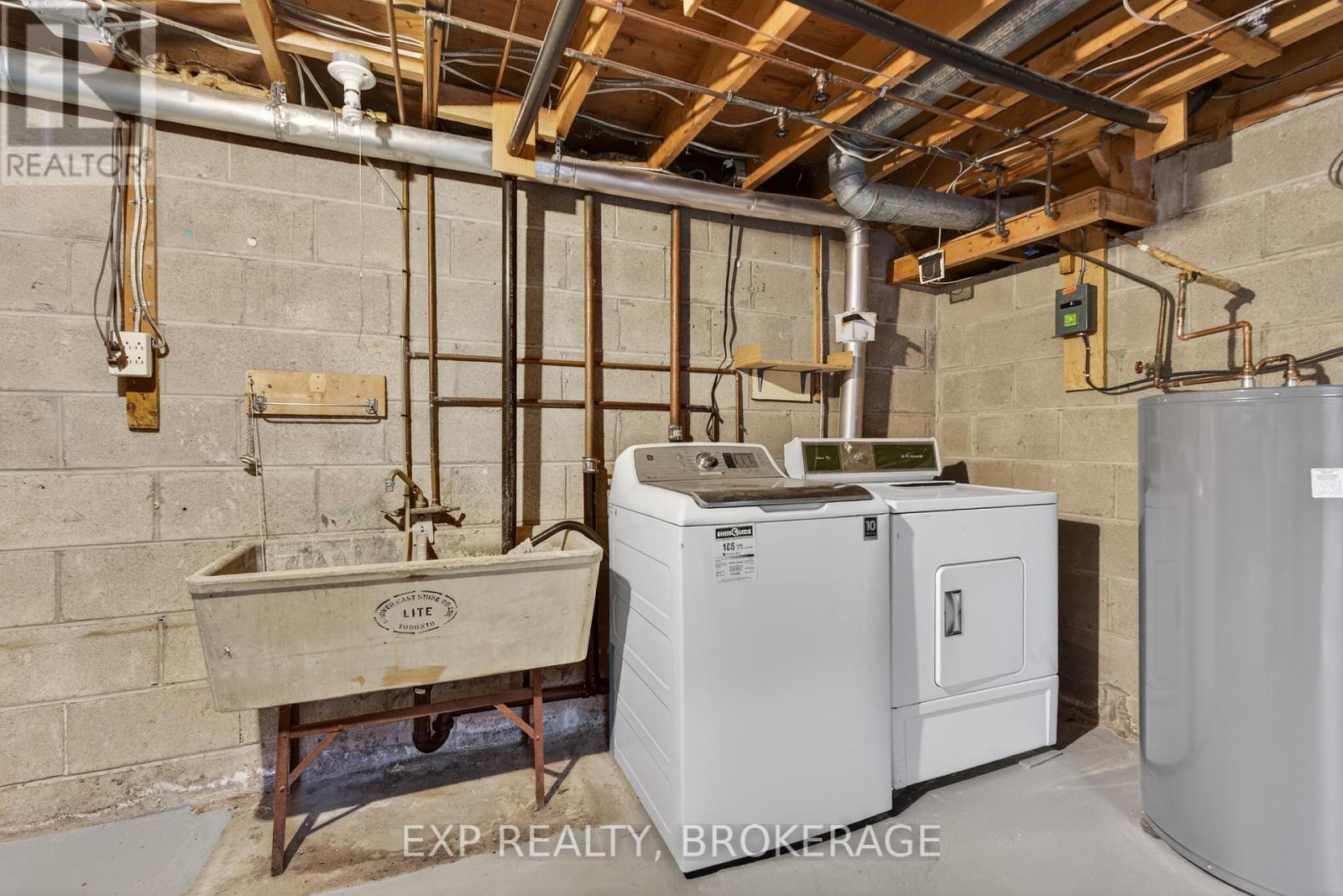 19 CONVAY CRESCENT - 35