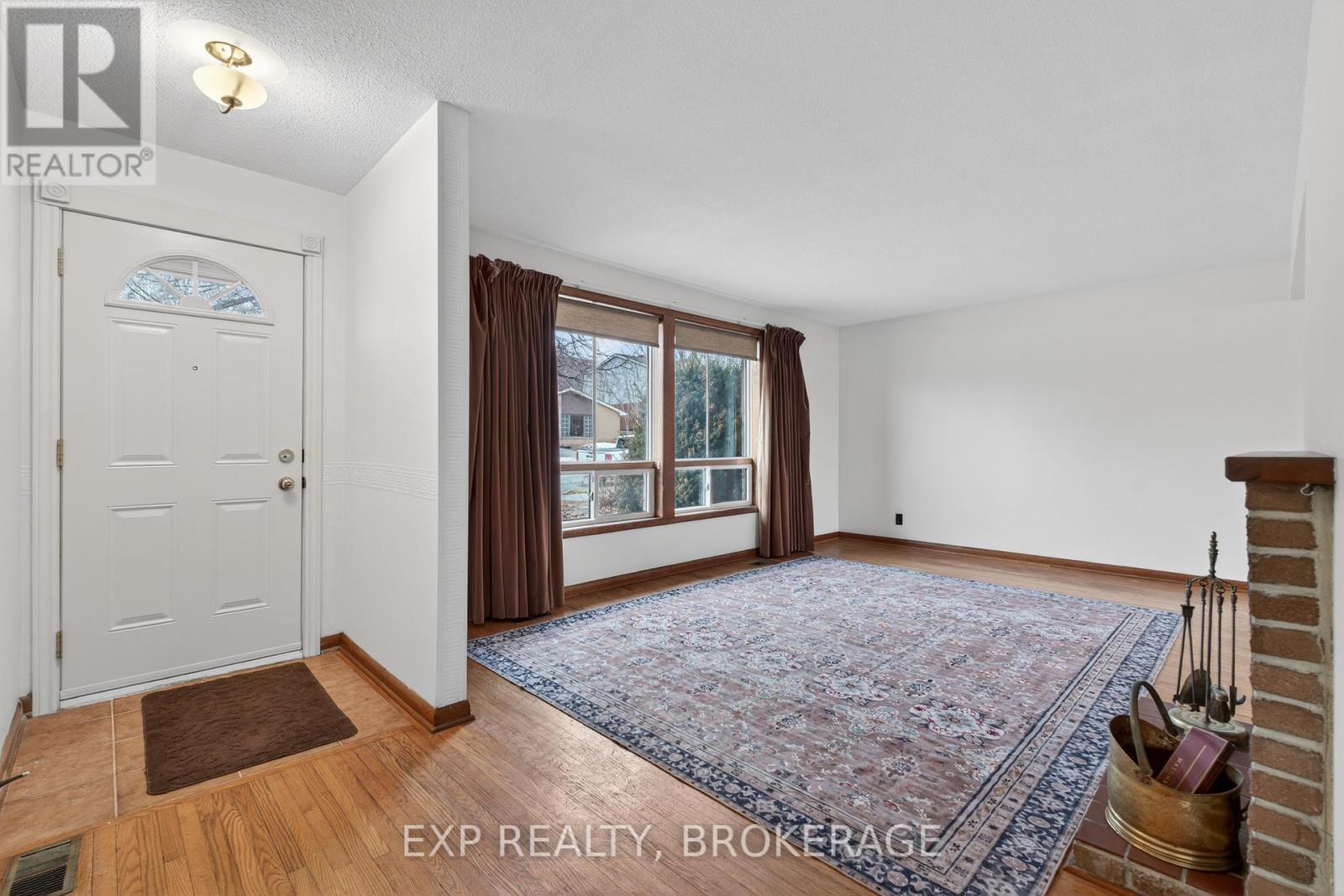 19 CONVAY CRESCENT - 4