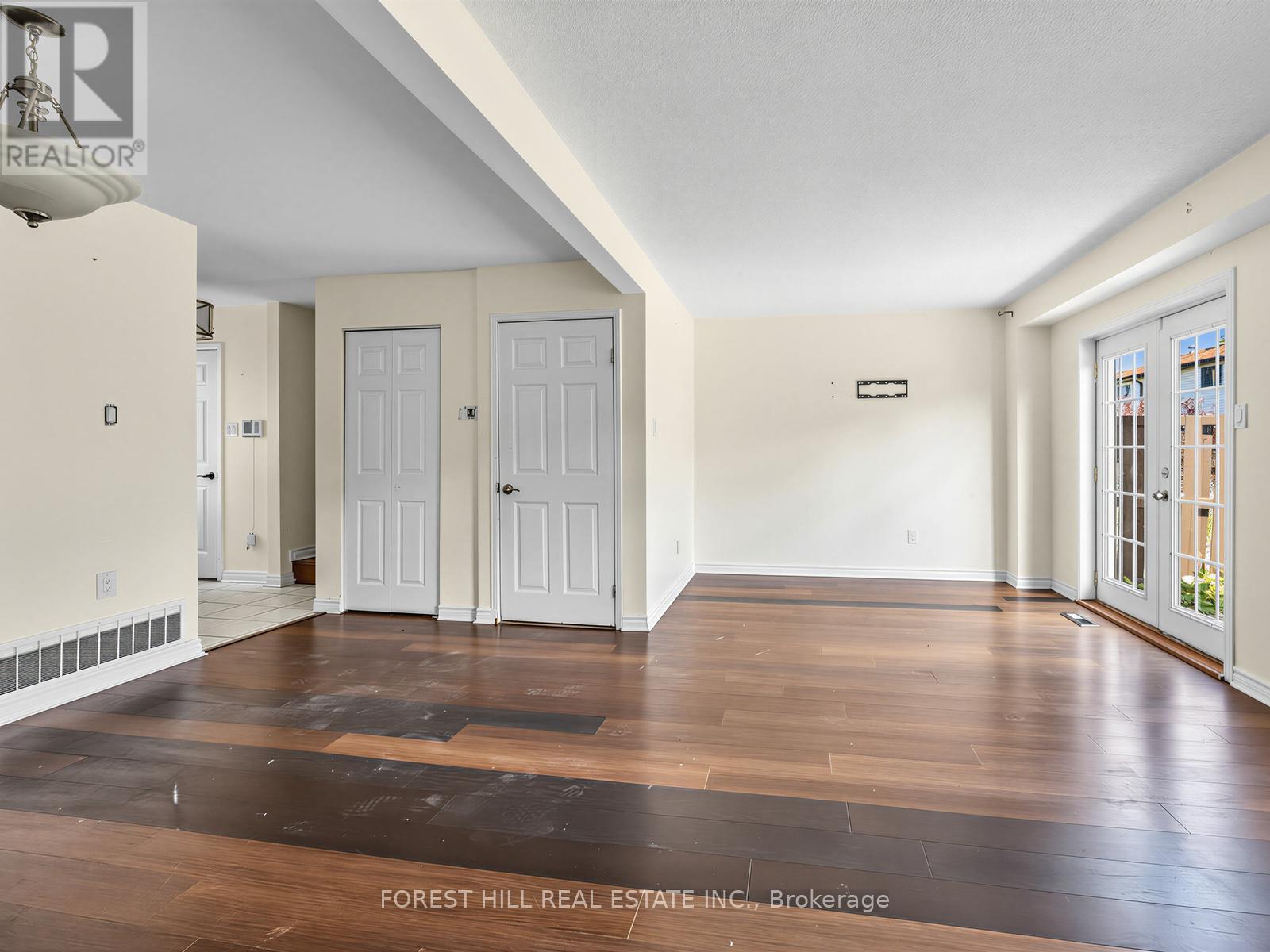 61 ROYAL SALISBURY WAY - 11