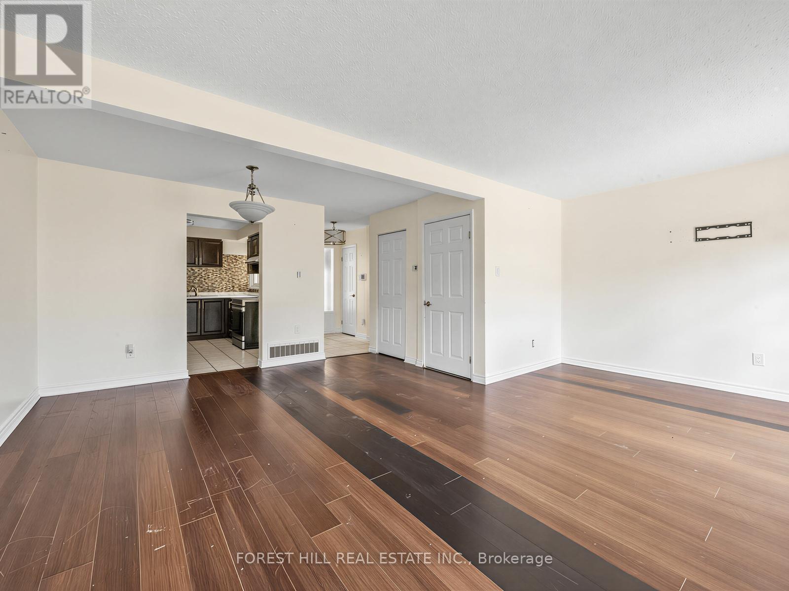 61 ROYAL SALISBURY WAY - 10