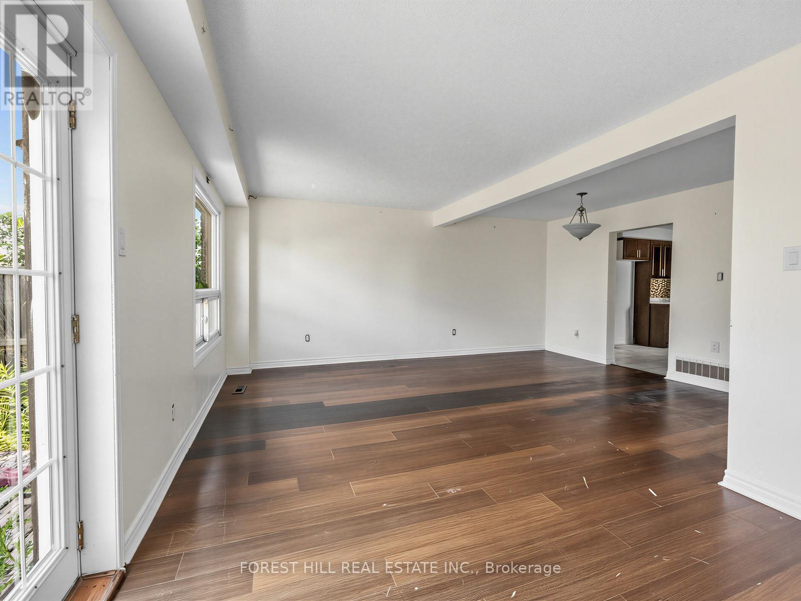 61 ROYAL SALISBURY WAY - 12
