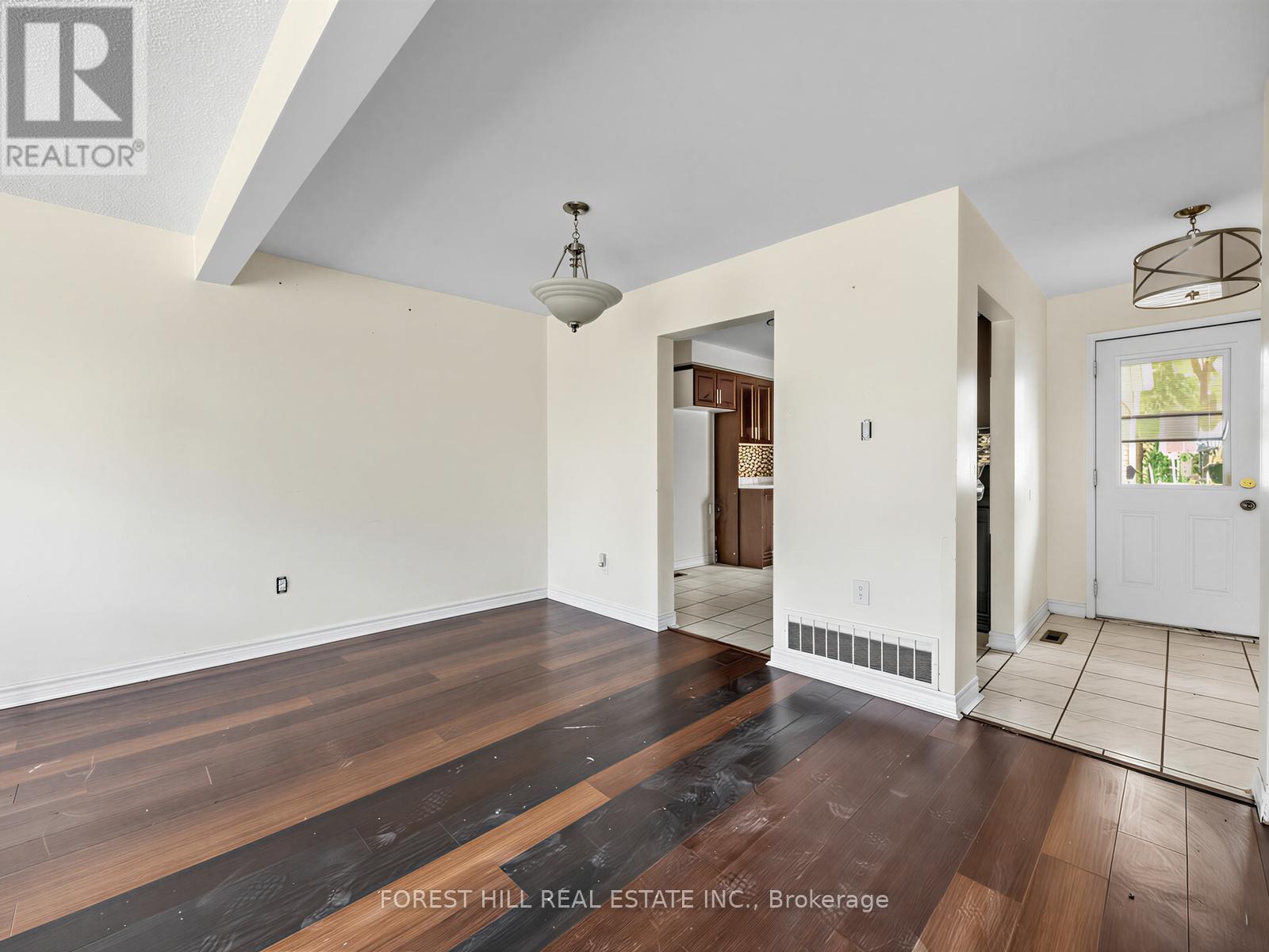 61 ROYAL SALISBURY WAY - 13