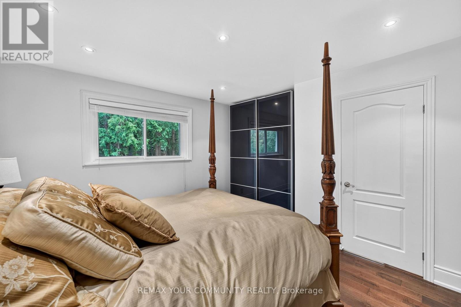 44 PINERIDGE DRIVE - 23