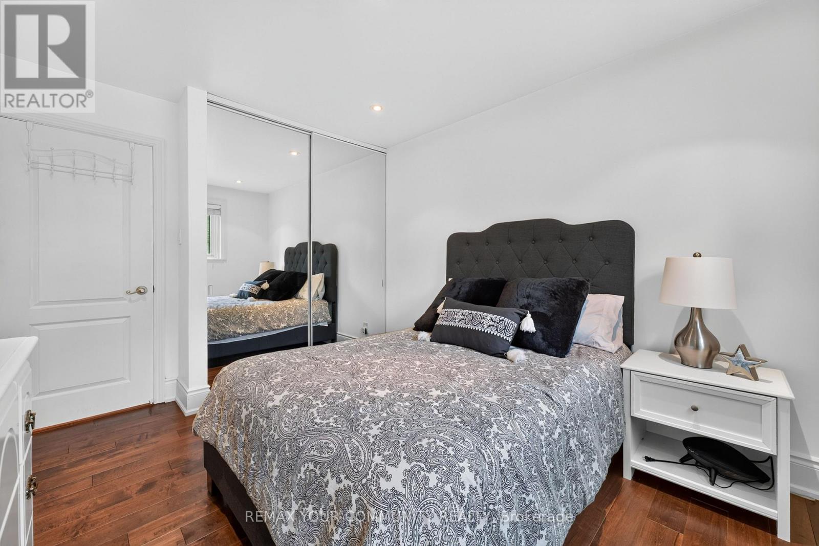 44 PINERIDGE DRIVE - 27