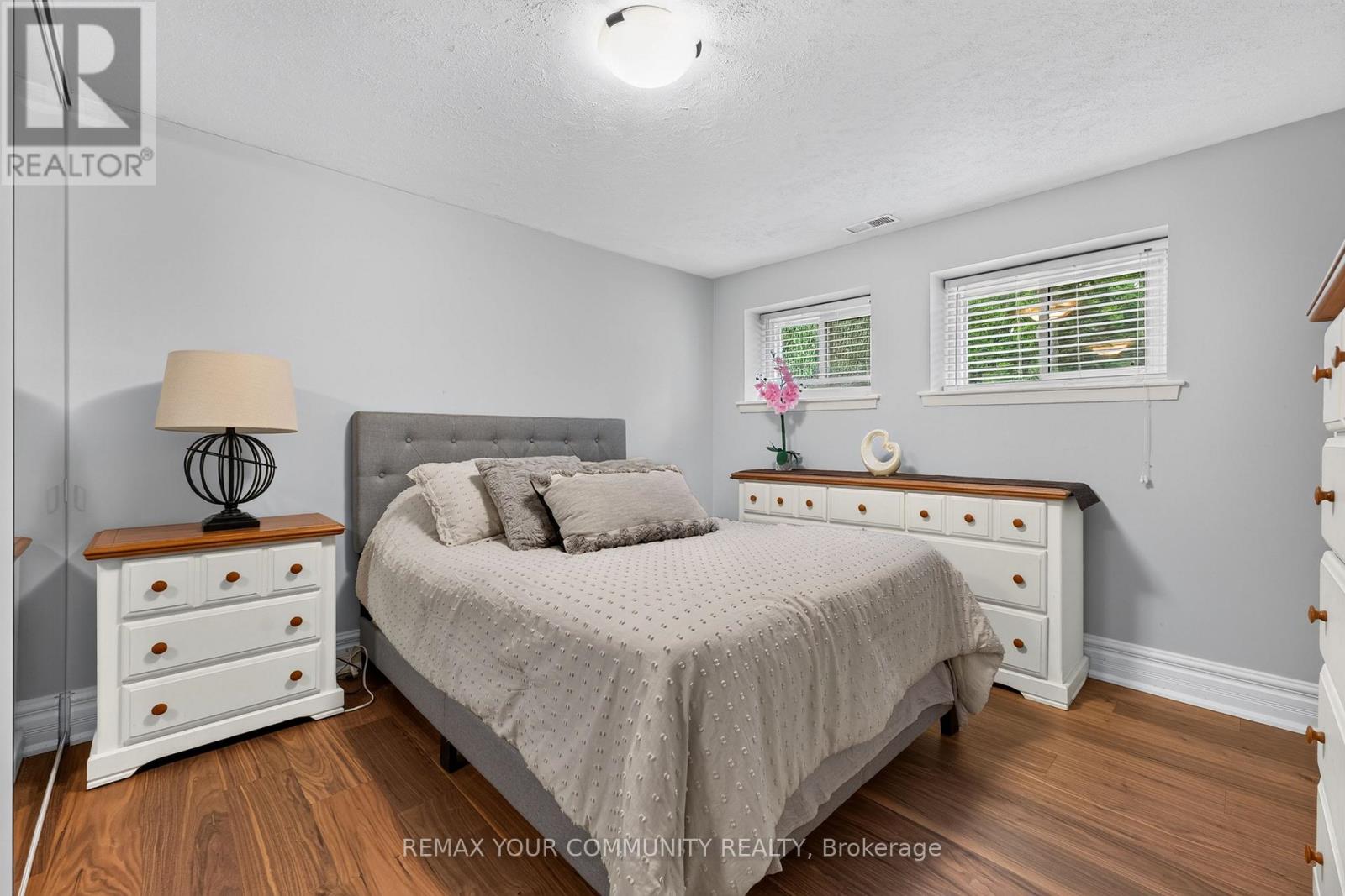 44 PINERIDGE DRIVE - 33