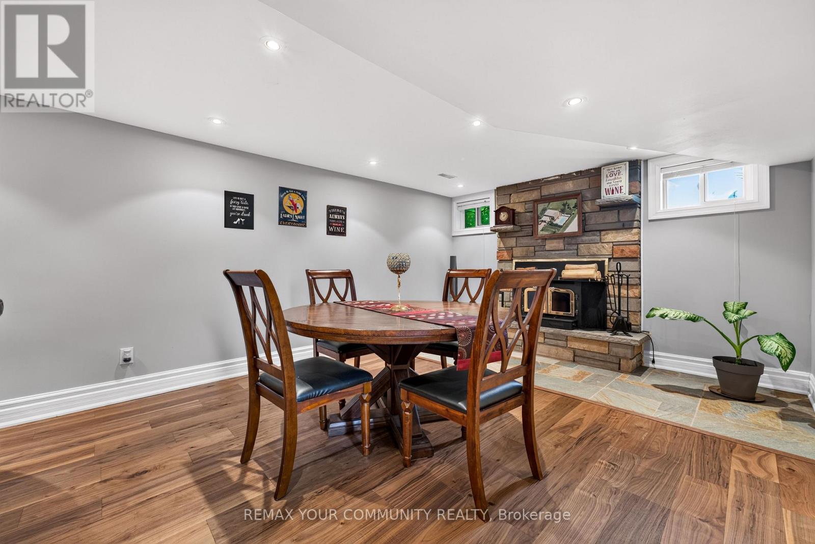 44 PINERIDGE DRIVE - 29