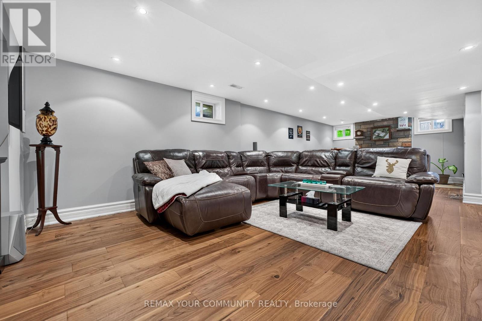 44 PINERIDGE DRIVE - 35