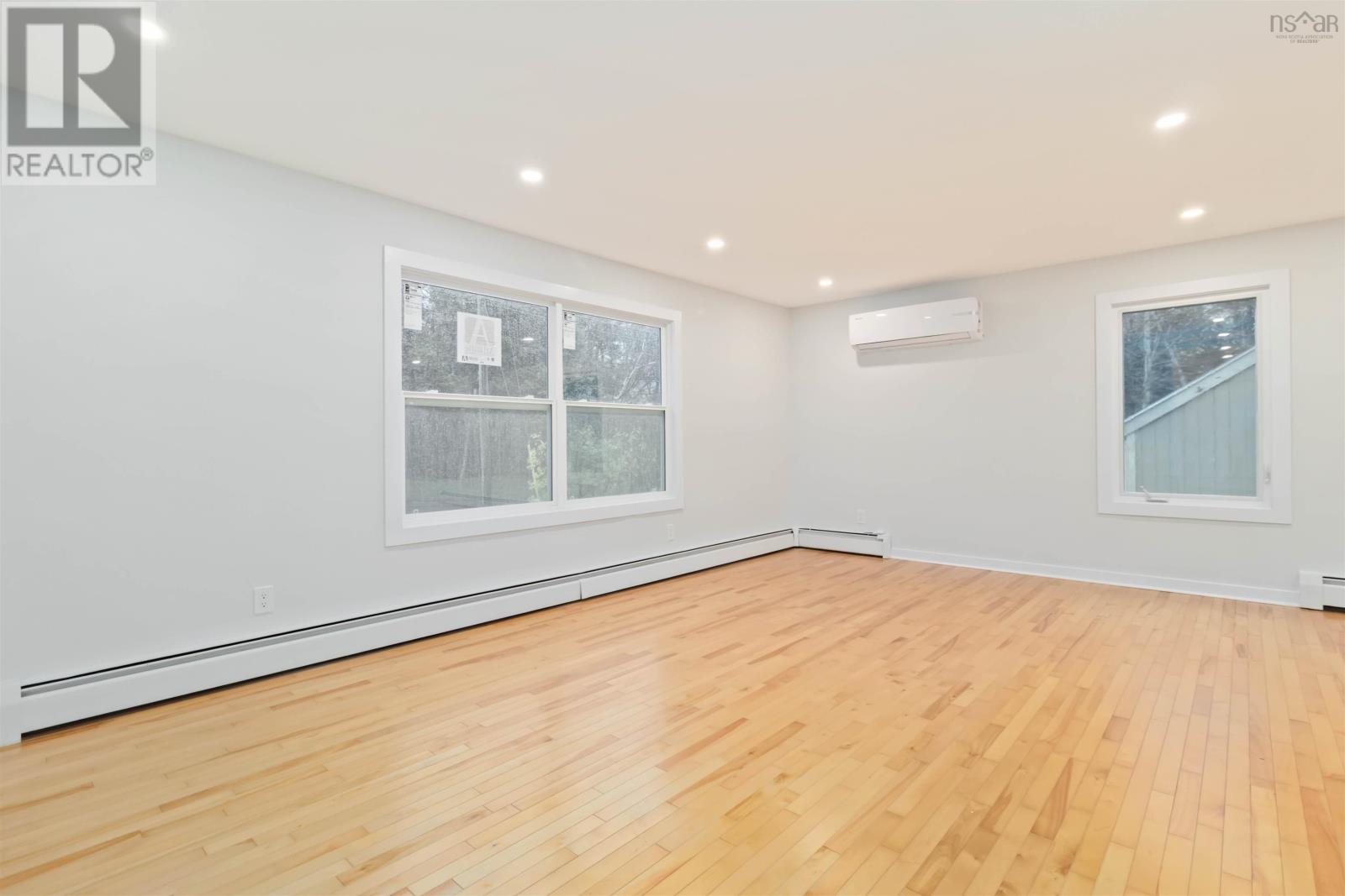 26 Village Crescent - 12
