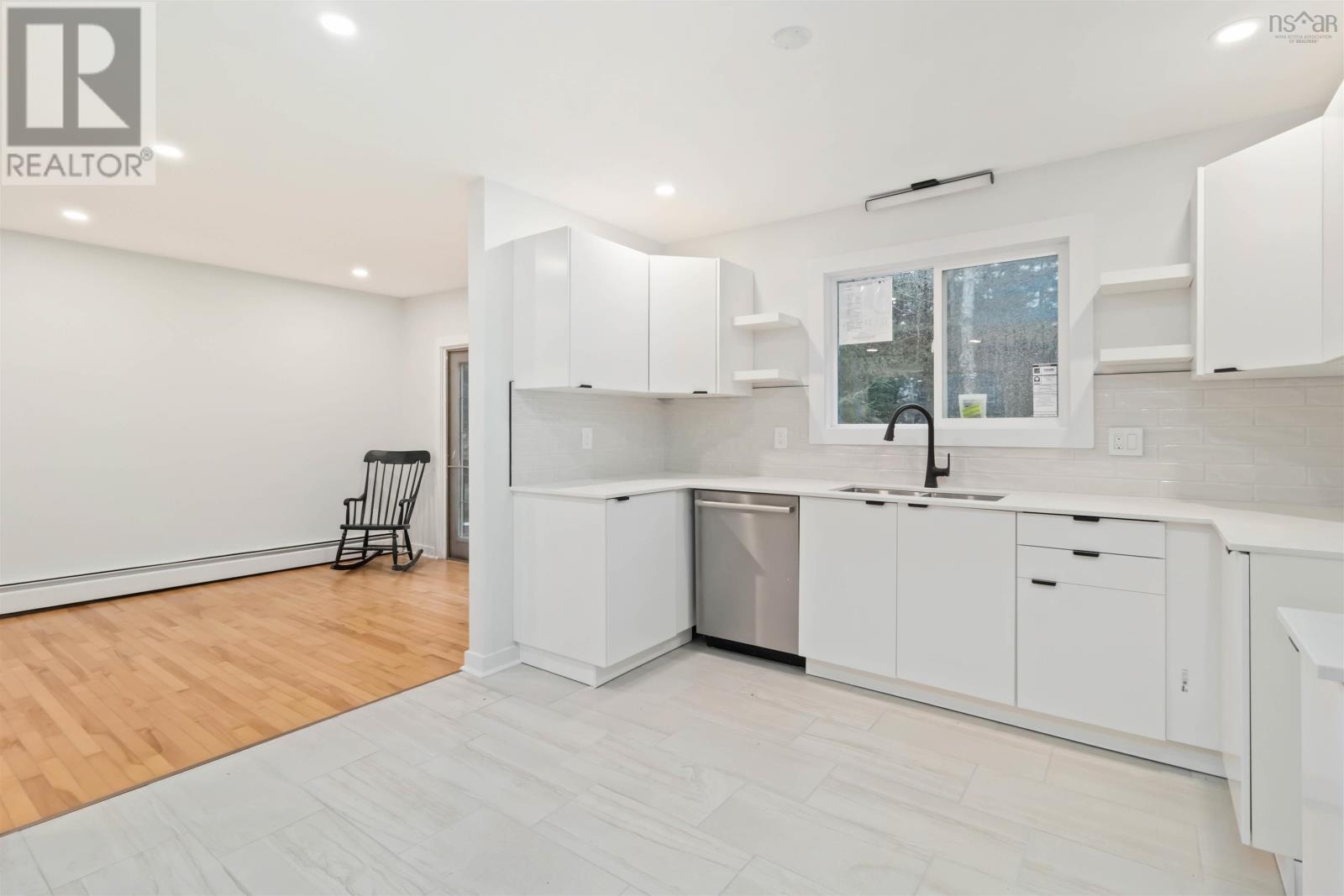 26 Village Crescent - 18