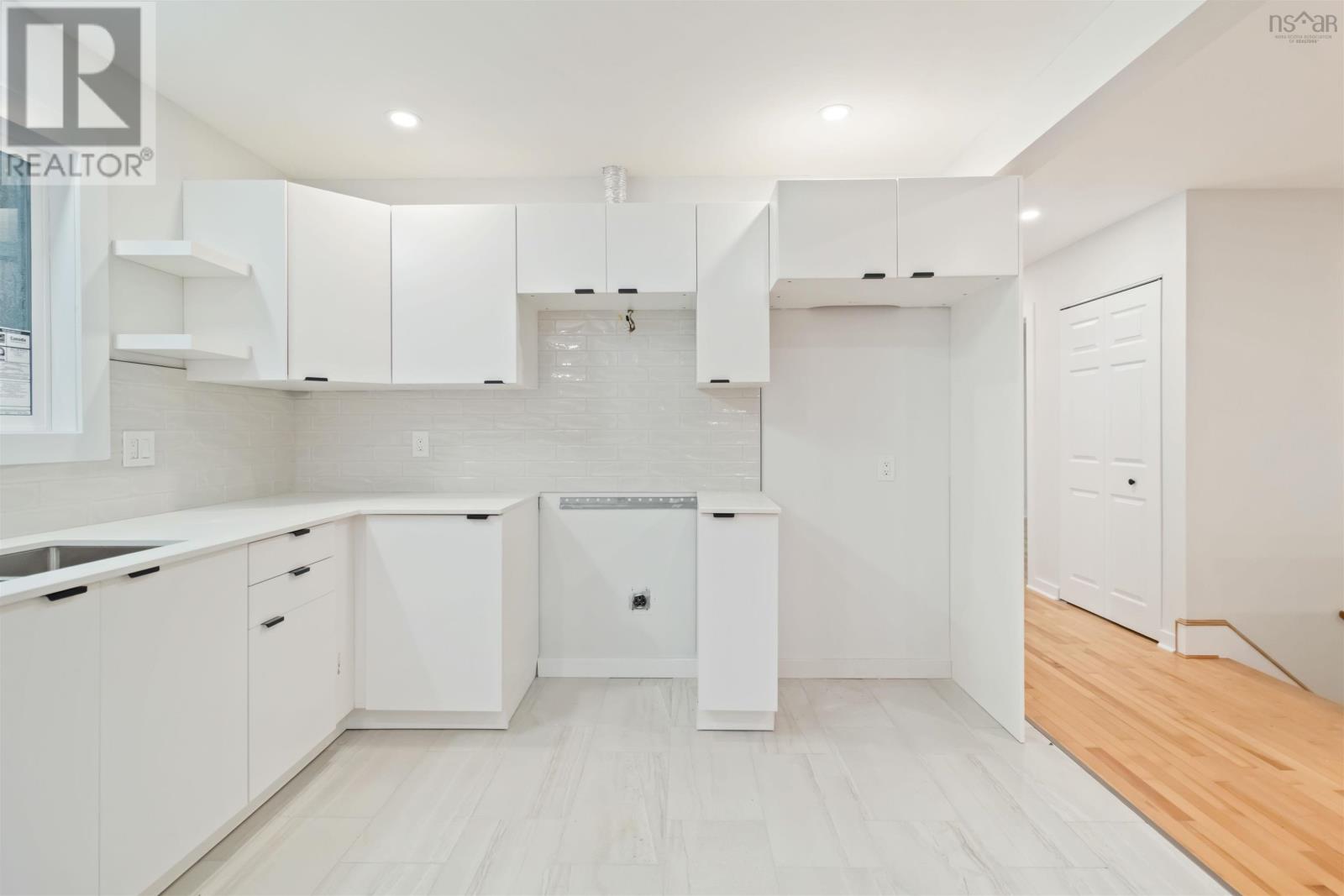 26 Village Crescent - 21
