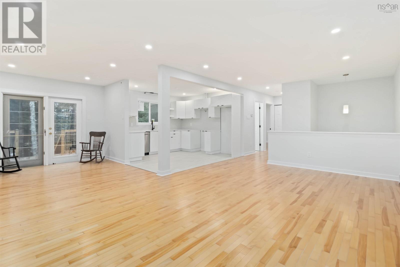 26 Village Crescent - 14
