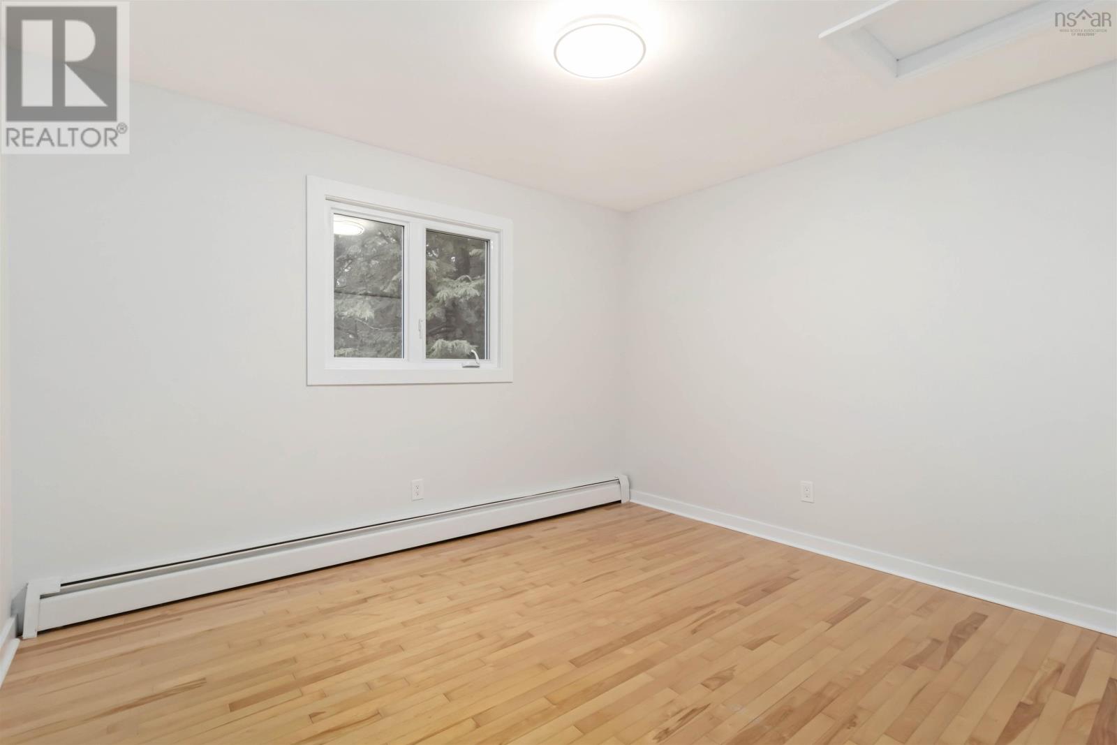 26 Village Crescent - 24