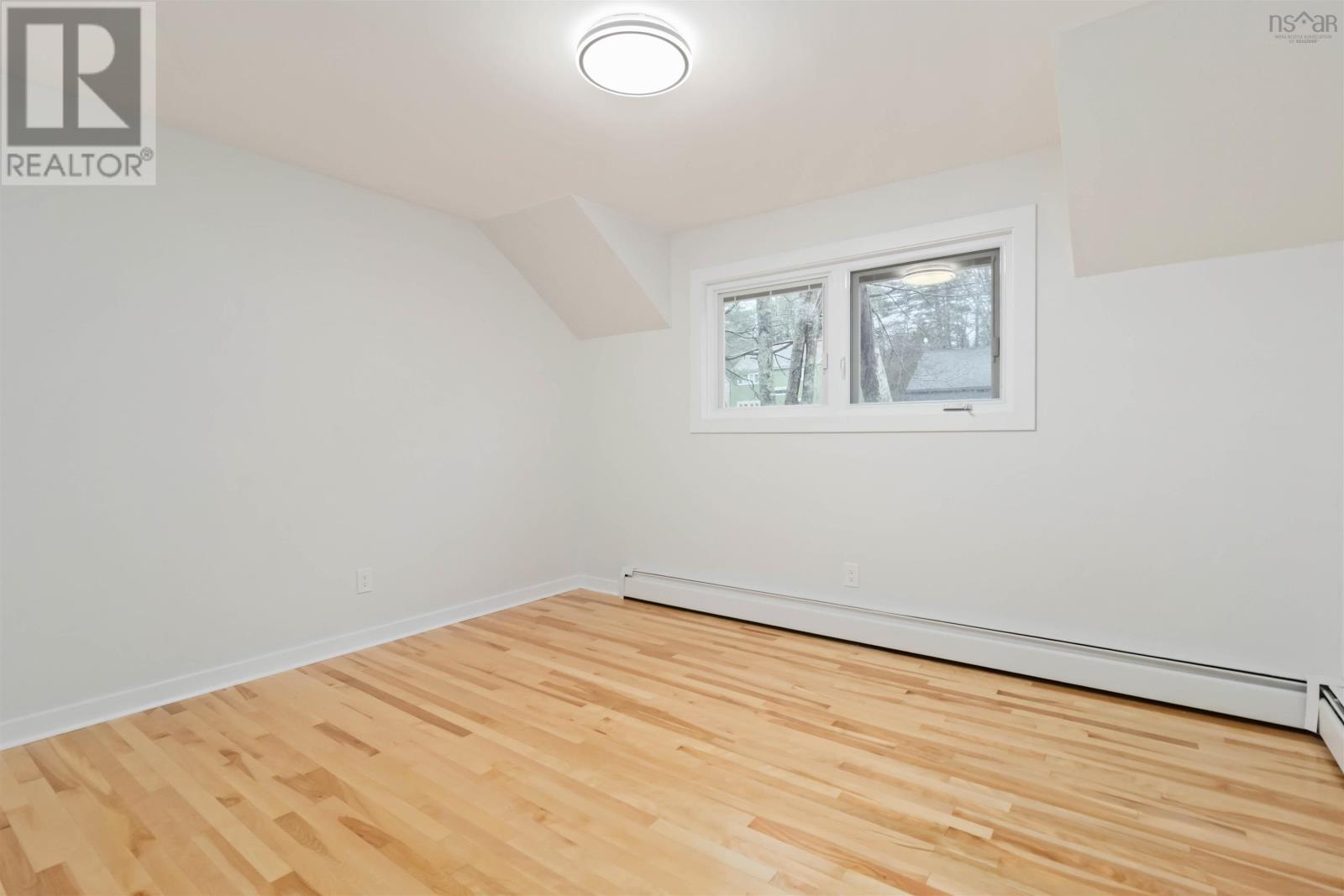 26 Village Crescent - 25