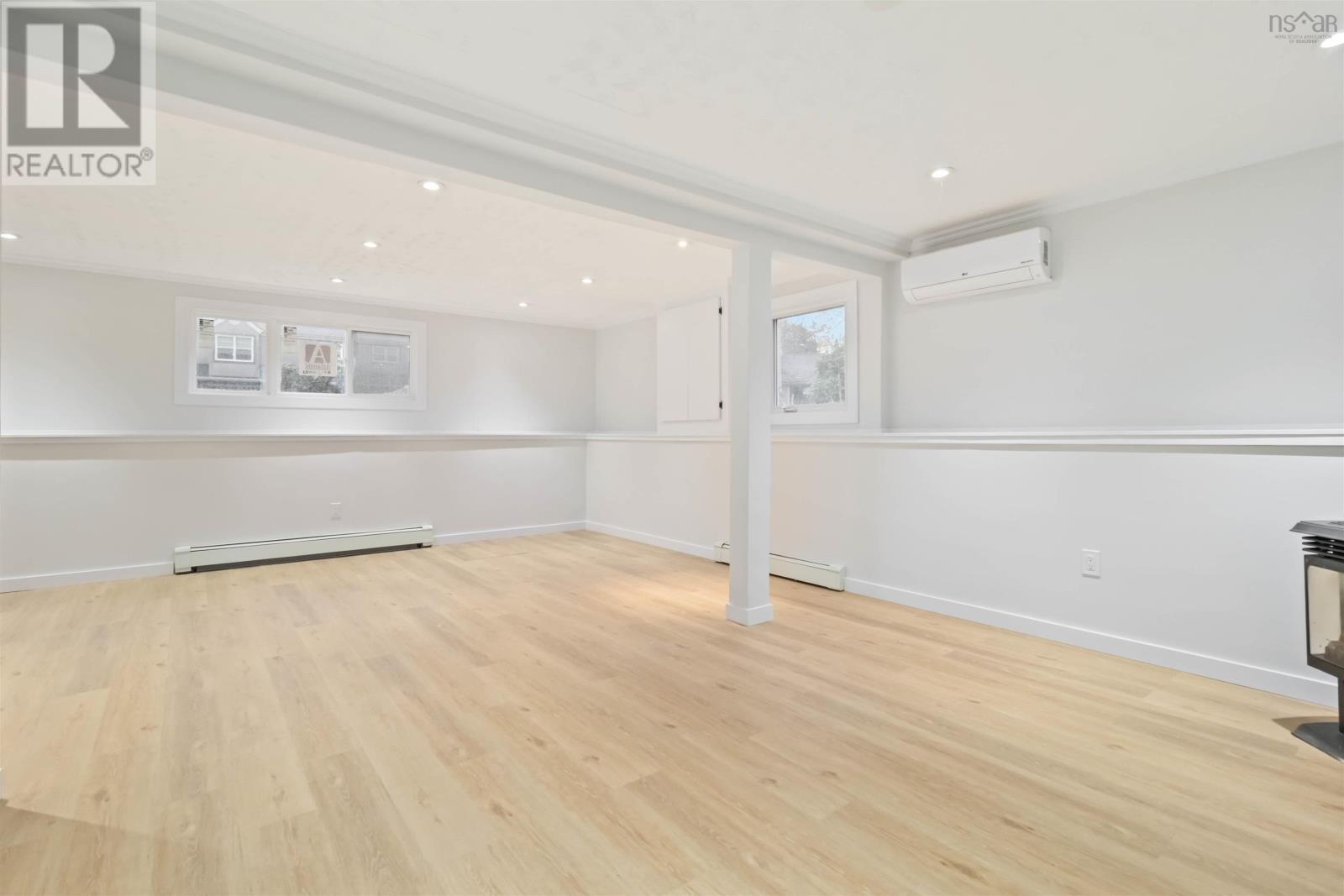 26 Village Crescent - 31