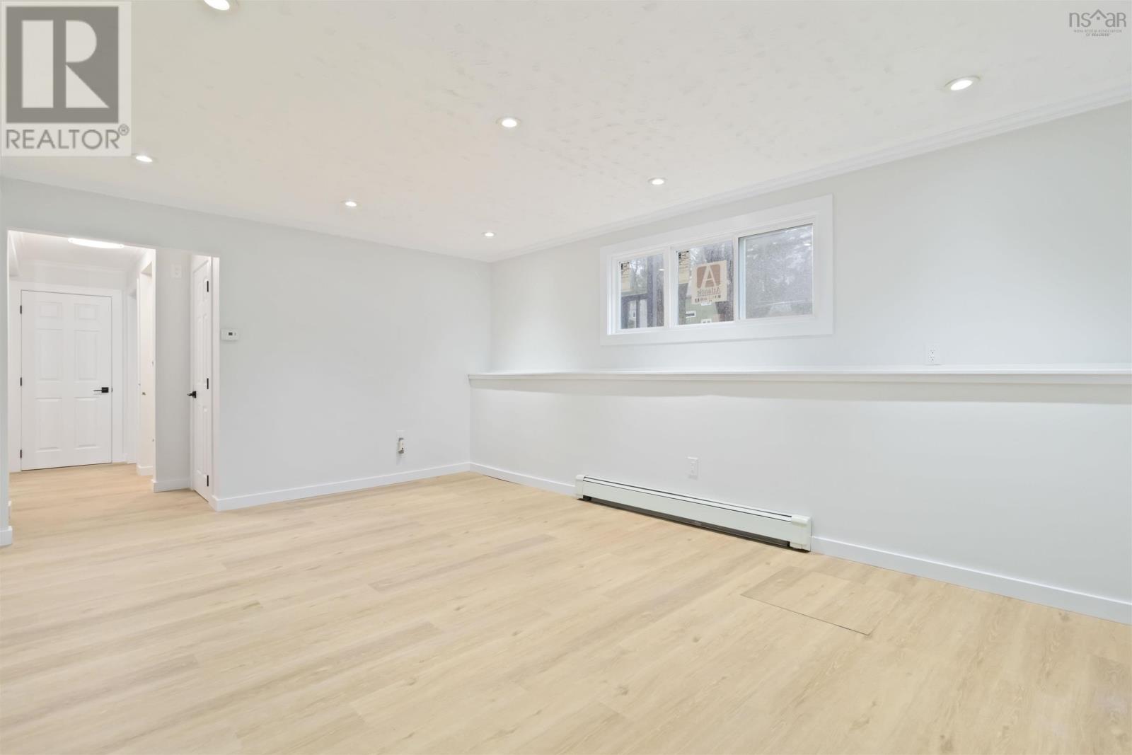 26 Village Crescent - 30
