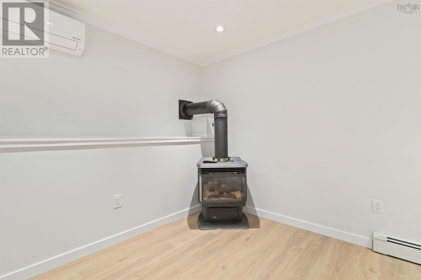 26 Village Crescent - 36