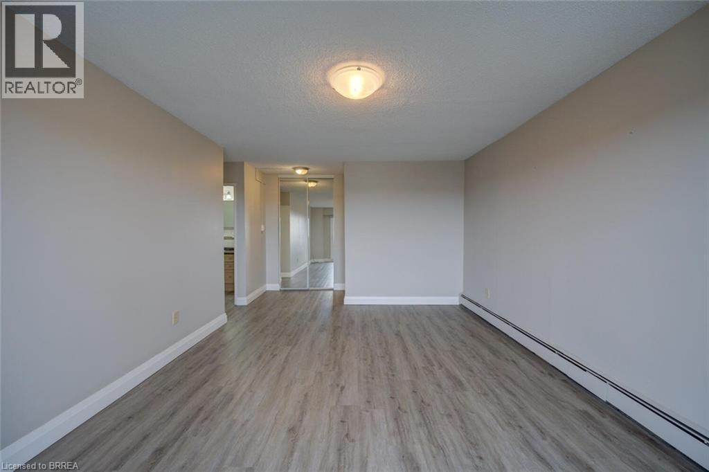 #909 640 WEST Street - 17