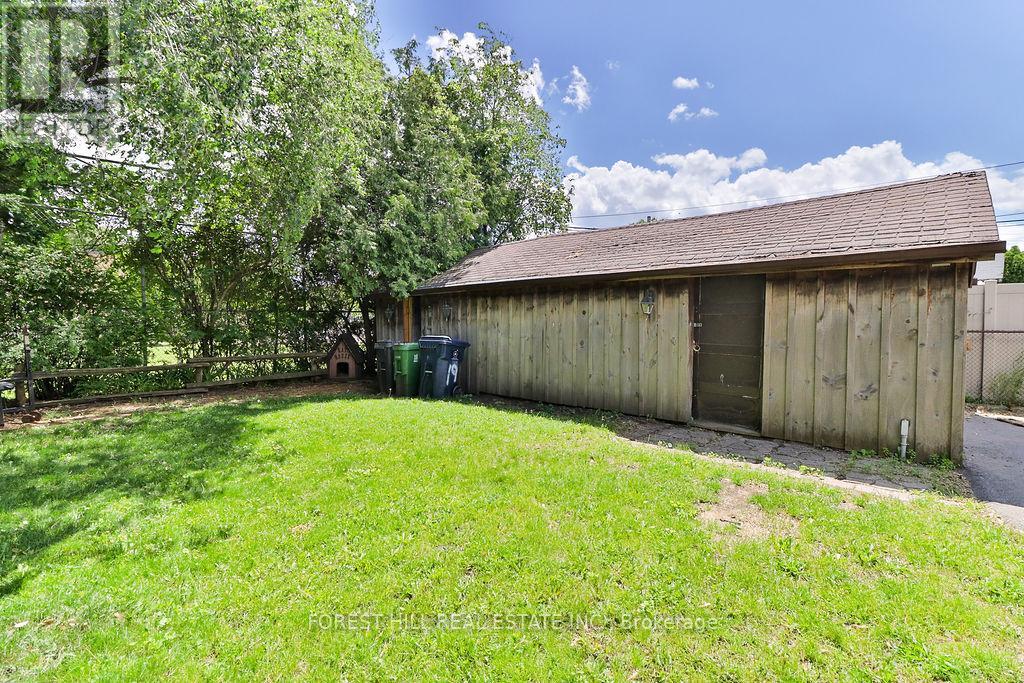 19 SILVERCREST AVENUE - 31