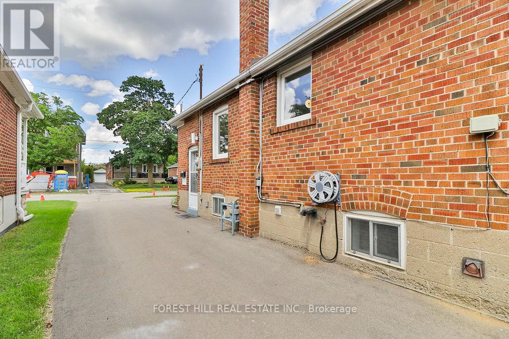 19 SILVERCREST AVENUE - 41