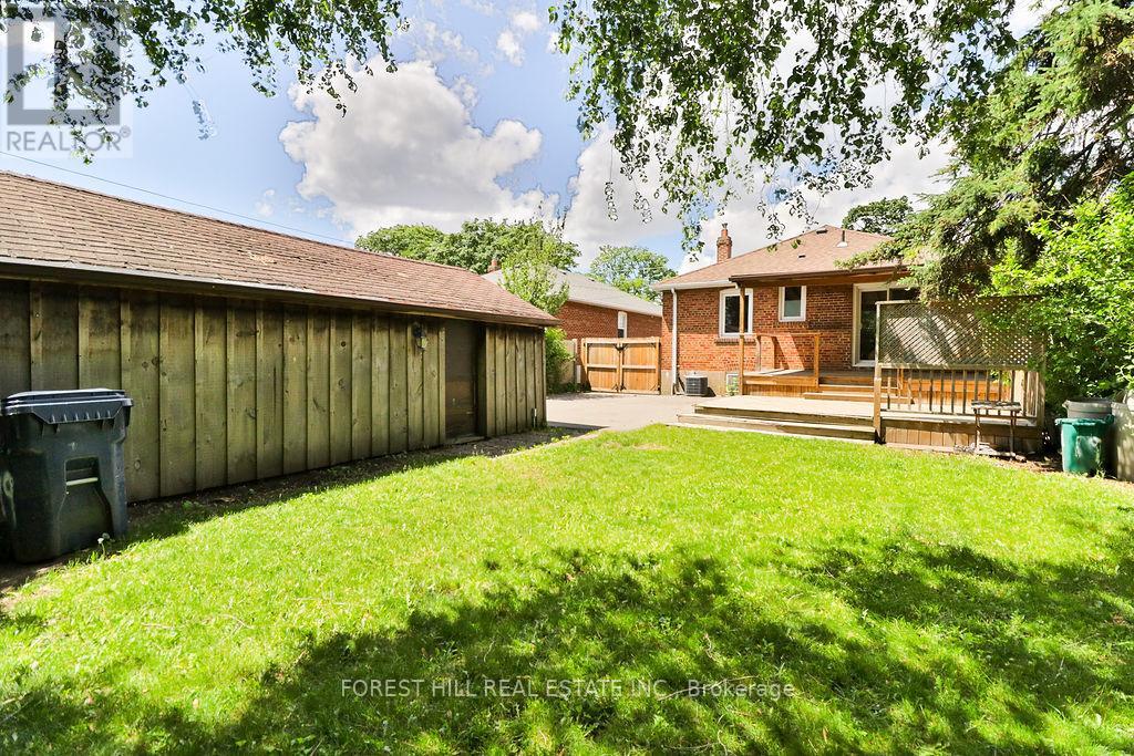 19 SILVERCREST AVENUE - 32