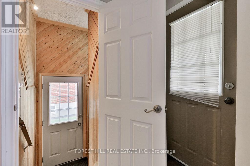 19 SILVERCREST AVENUE - 24