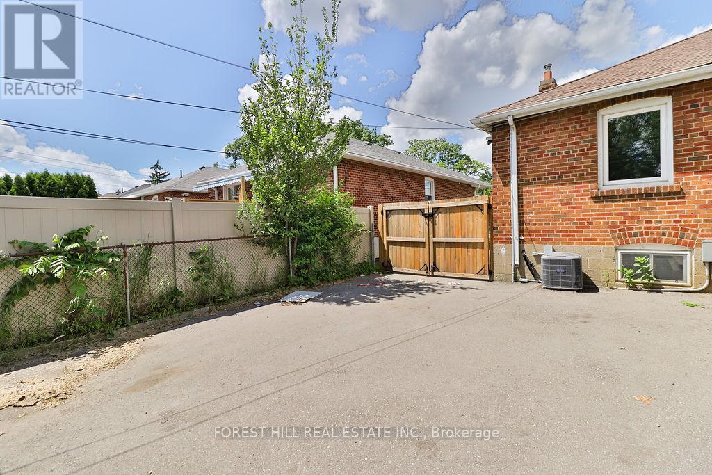 19 SILVERCREST AVENUE - 27