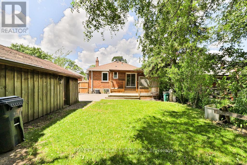 19 SILVERCREST AVENUE - 33