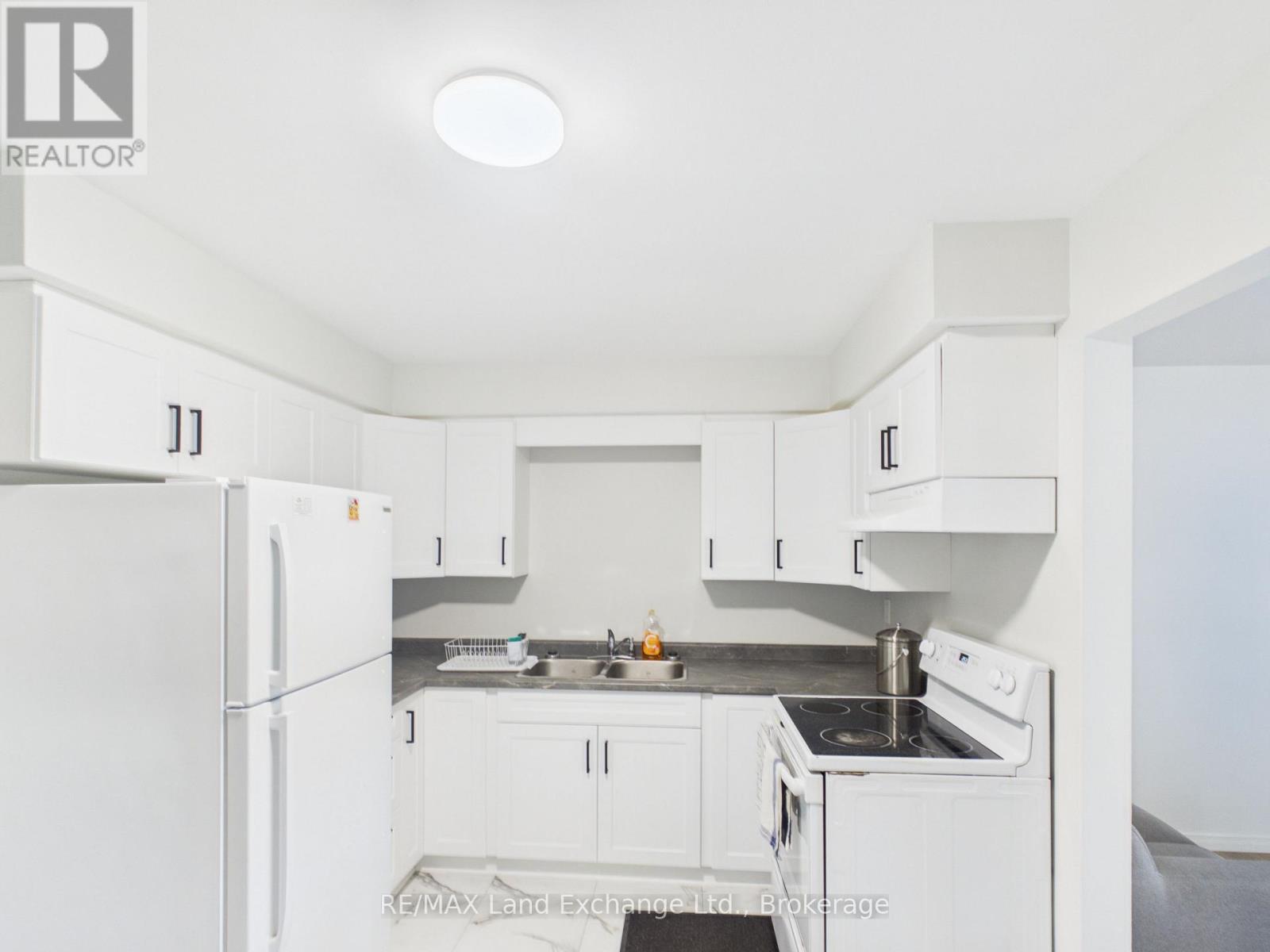 634 HUNTER STREET - 3
