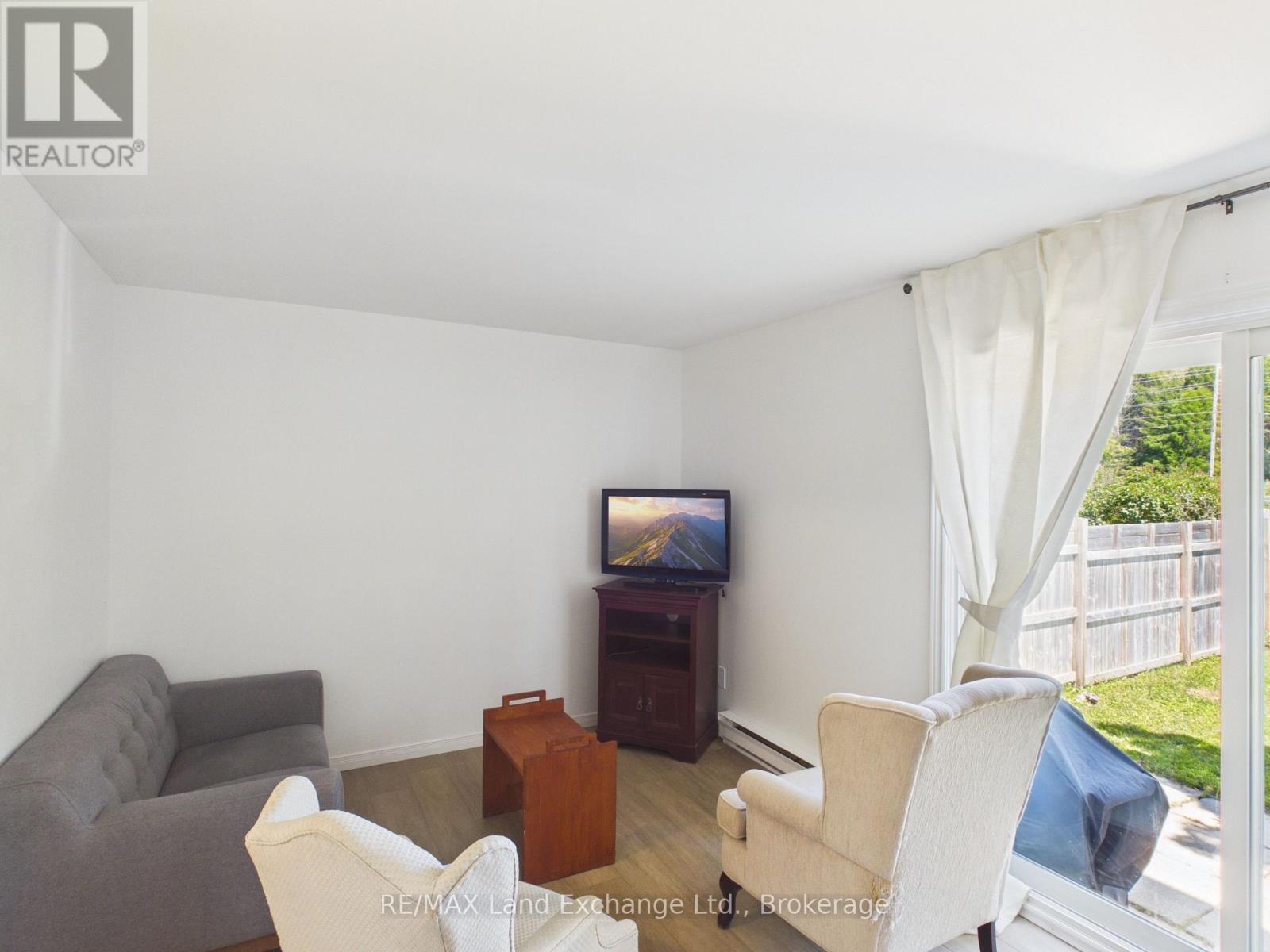 634 HUNTER STREET - 4