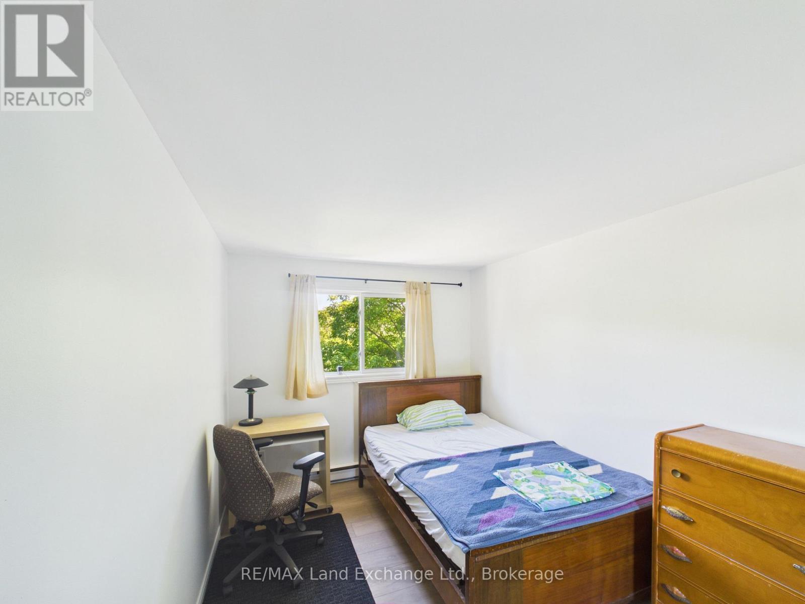 634 HUNTER STREET - 7