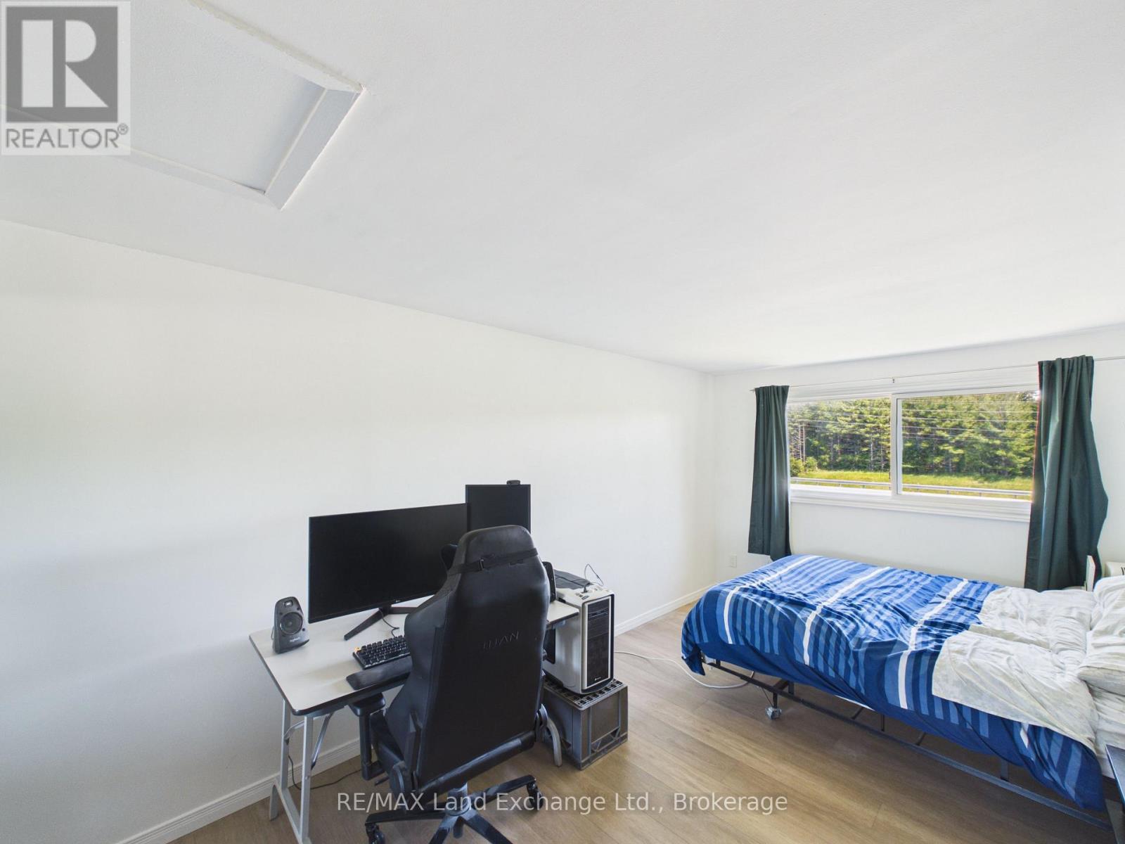634 HUNTER STREET - 8