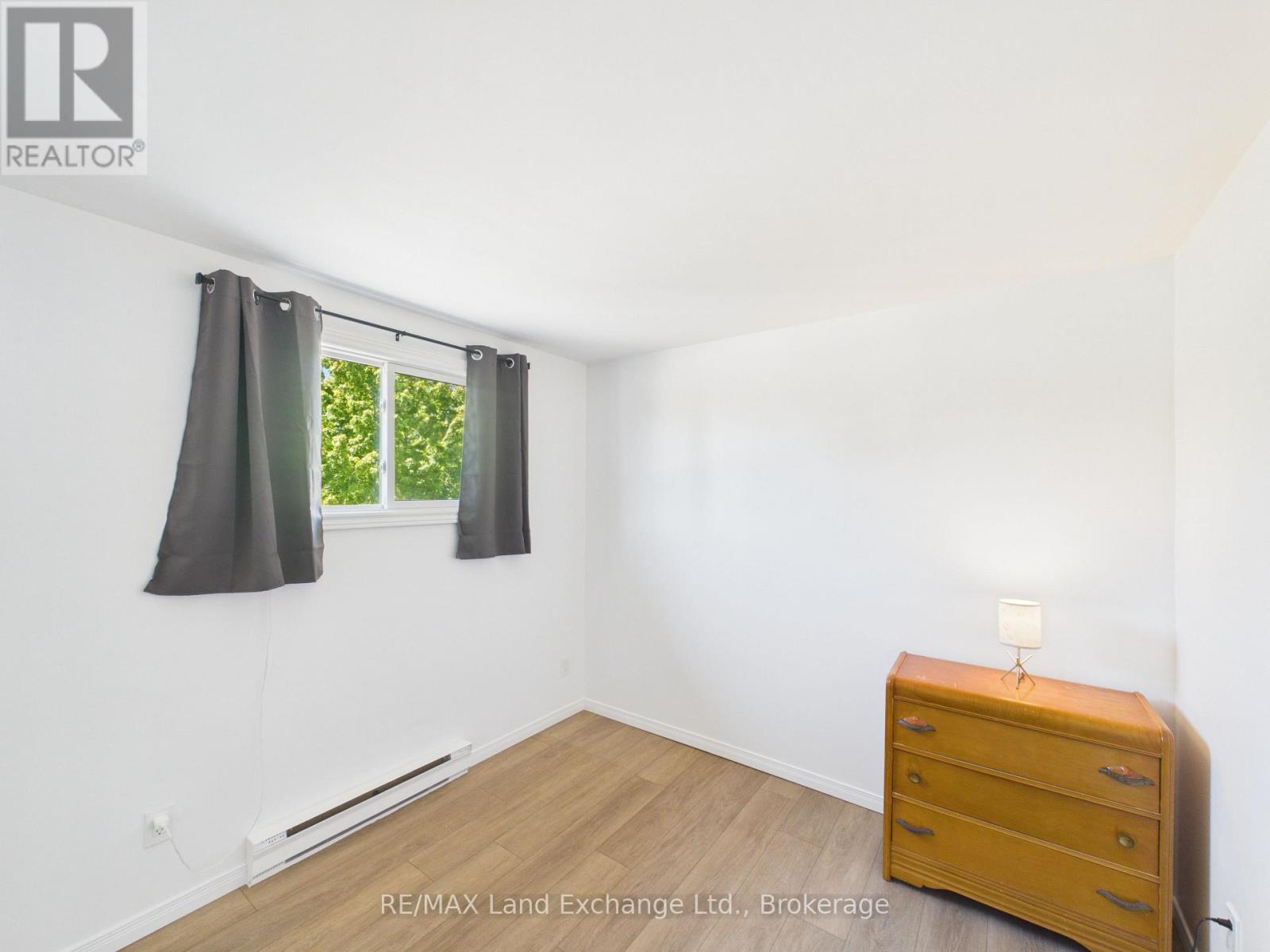 634 HUNTER STREET - 9