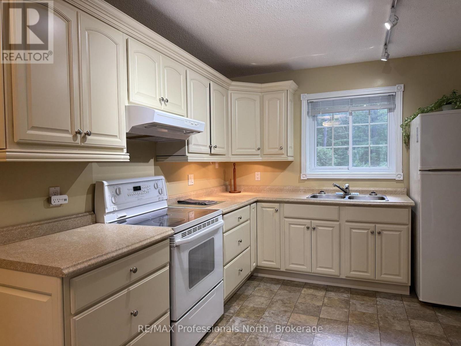 #1 1162 BURLMARIE ROAD - 9