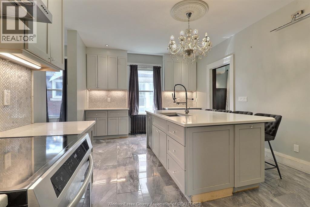 956 VICTORIA - 11