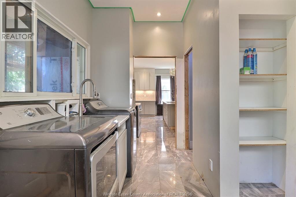 956 VICTORIA - 18