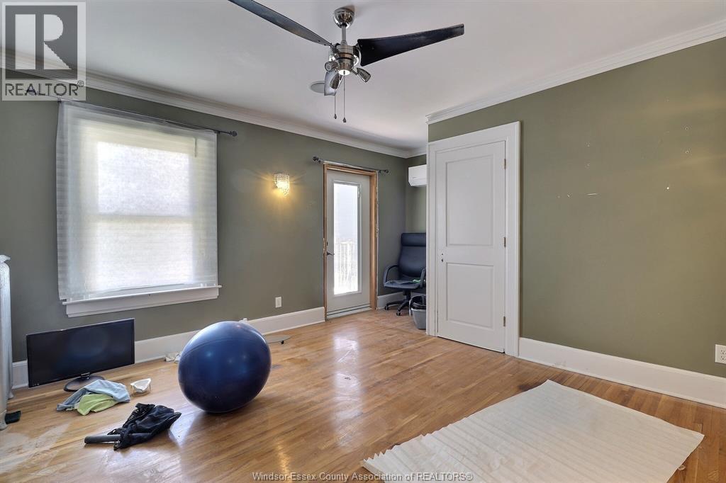 956 VICTORIA - 35