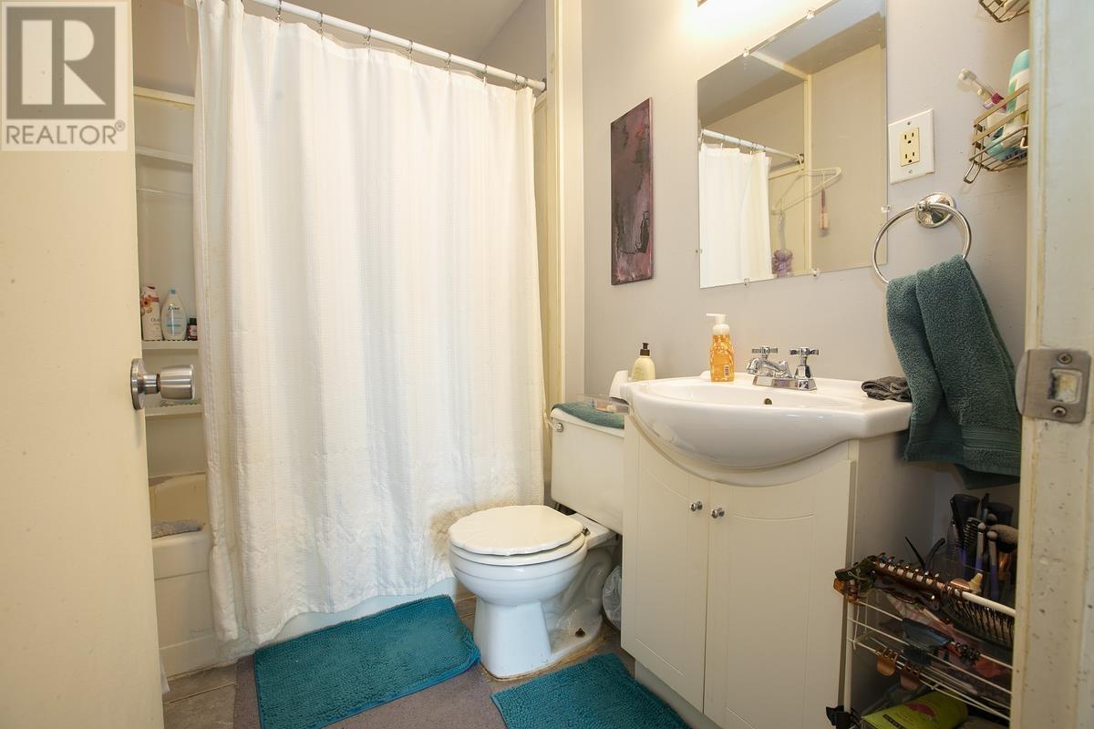 133 Bellevue AVE - 14