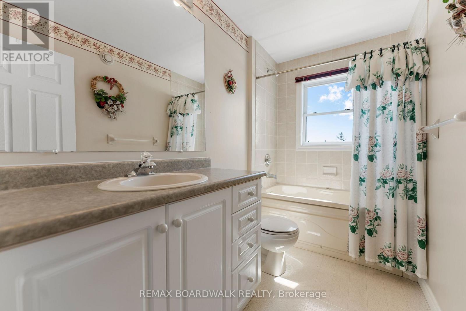 1918 ROSEDALE ROAD N - 22