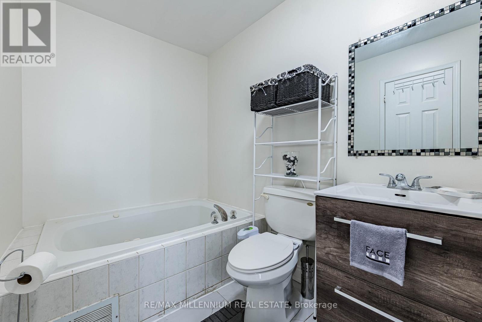 #36 36 SPADINA ROAD - 30