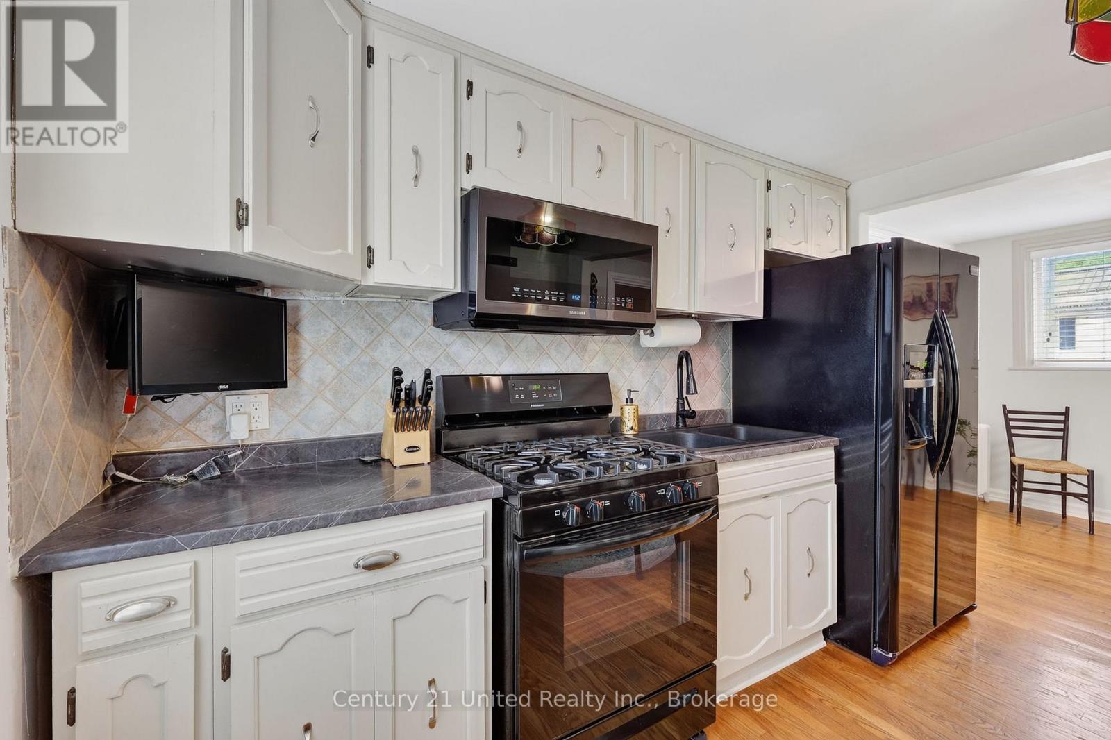 190 BLAKE STREET - 25