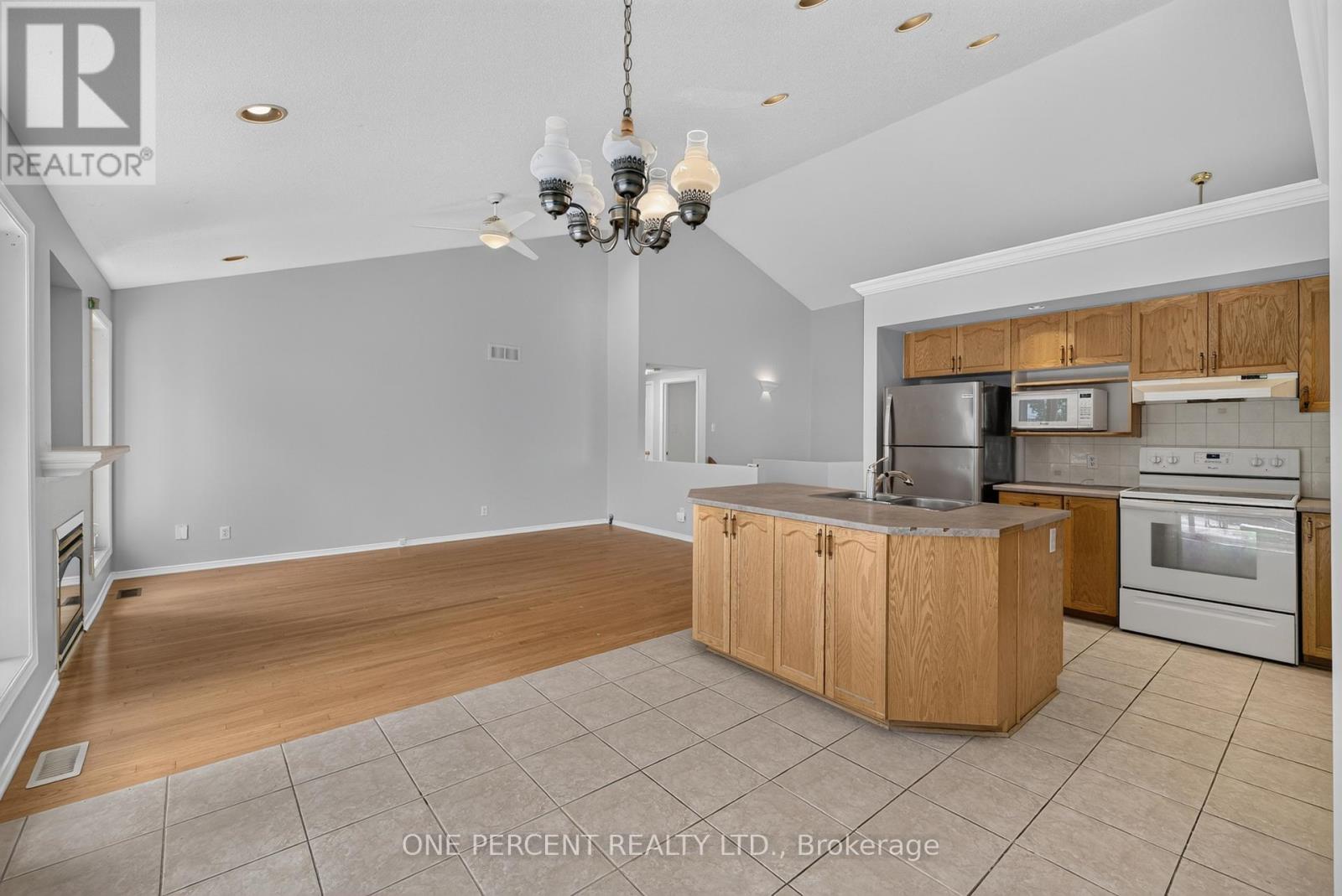 6 WINDCHIME CRESCENT - 23