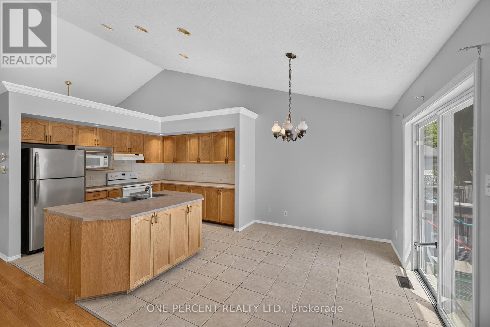 6 WINDCHIME CRESCENT - 19