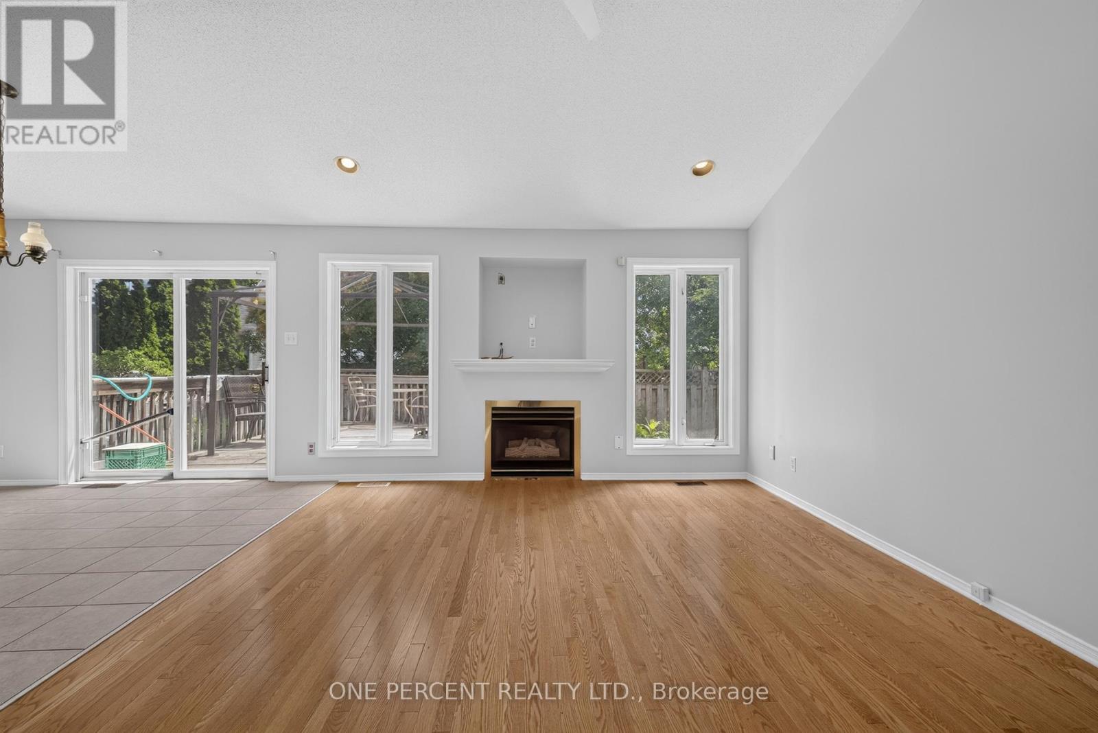 6 WINDCHIME CRESCENT - 22
